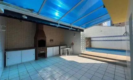Linda casa para locação definitiva com piscina a 100 metros da praia na vila tupi