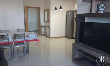 Apartamento com 02 dormitórios e terraço no coração do centro de tramandaí/rs.