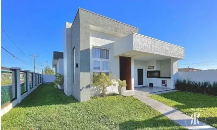 Casa alto padrão 6 Dormitórios próximo ao mar em Tramandaí RS