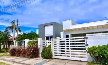 Casa de Altro padrão construtivo, conceito aberto em Nova Tramandaí/RS