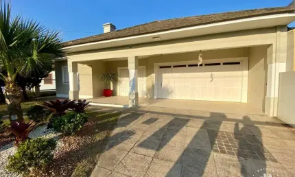 Excelente Casa próximo ao mar com  3 dormitórios em Nova Tramandaí