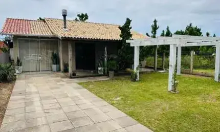 Casa térrea em Nova Tramandaí, praia de Tramandaí/RS.
