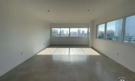 Apartamento imenso de 03 Dormitórios bem no coração do Centro de Tramandaí/RS.