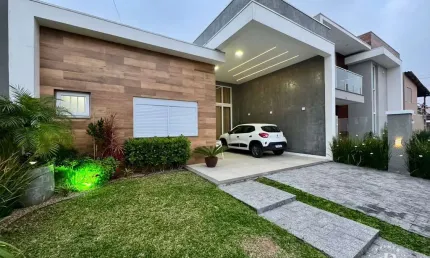 Casa alto padrão 03 dormitórios no centro de Tramandaí RS