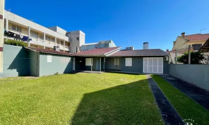 Excelente casa térrea com 3 dormitórios à duas quadras da praia em Tramandaí