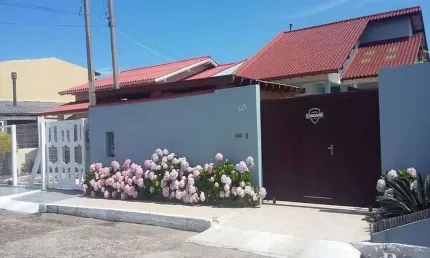 Casa na beira da lagoa, com 2 dormitórios a venda em Tramandaí