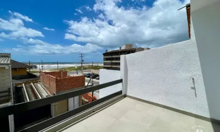 Excelente Triplex com 02 dormitórios com vista para o mar em Tramandaí