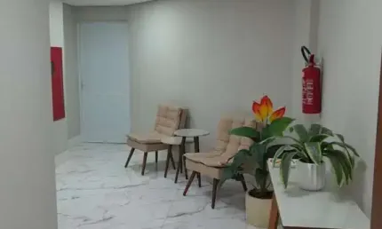 Apartamento de 01 dormitório em prédio novo entre o mar e o centro de Tramandaí