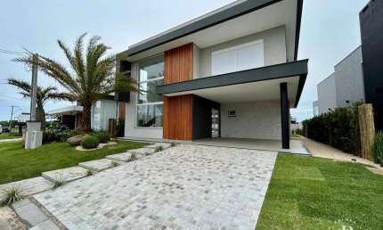 Casa Alto Padrão 4 Suítes no Condomínio Marítimo em Tramandaí/RS.
