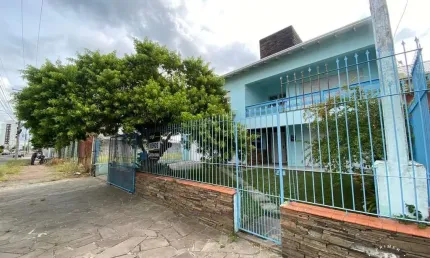 Ampla Casa no Centro de Tramandaí, em Zona Comercial