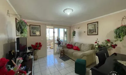 Apartamento de 2 dormitórios no centro de Tramandaí com sacada
