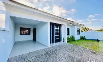 Excelente casa poucos metros da Avenida Minas Gerais, em Tramandaí/RS