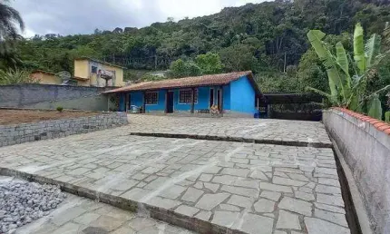 Casa para Venda em Teresópolis, Pessegueiros, 3 dormitórios, 1 suíte, 2 banheiros, 5 vagas