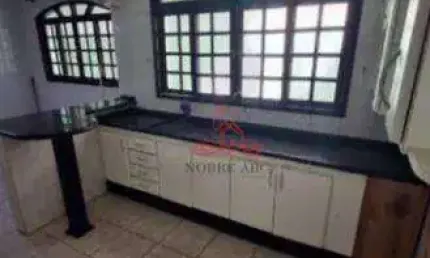 Sobrado com 3 Quartos e 2 banheiros para Alugar, 180 m²