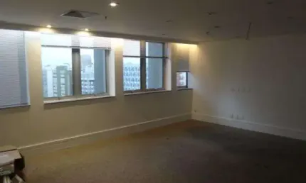 AMPLA   SALA    COMERCIAL EM EXCELENTE LOCALIZAÇÃO NOS JARDINS