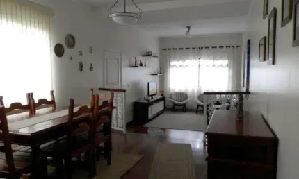 Lindo sobrado na região da saúde, com 4 dormitórios e 4 vagas. venha fazer uma visita.