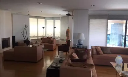 Lindo e charmoso  apartamento com 4 quartos com suítes com closets, 5 vagas de garagem