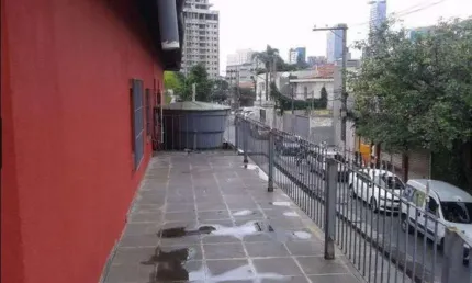 Ponto comercial / sobrado | 150m² | 4 dormitórios | 2 vagas