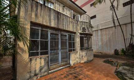SOBRADO EM RUA SEM SAIDA - 200 METROS DO PARQUE DA ACLIMAÇÃO.