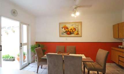 Excelente sobrado com casa extra nos fundos, muito bem conservado
