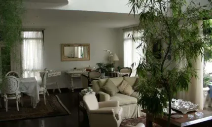 Lindo apartamento com pé direito duplo na sala e vista eterna para o verde do portal do Morumbi!