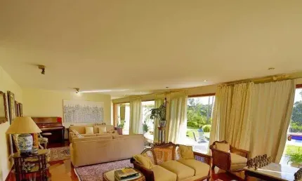Casa com piscina e quadra de tênis oficial no Jardim Guedala- 4 suites, 8 vagas.