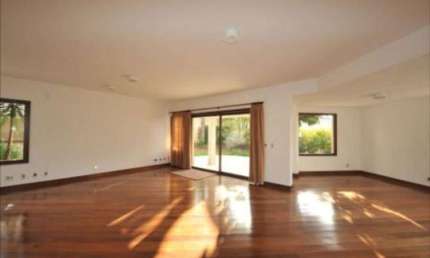 Casa Em Condonimio Fechado com 4 Suites Pronta Para Morar