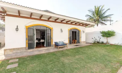 Casa para venda com 4 quartos, 450m² com 700m² de terreno!