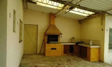 Casa comercial /residencial a 150 metros do metrô São Judas
