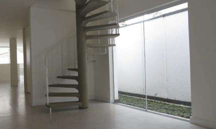 sobrado, com  3 PAVIMENTOs, TOTALMENTE REFORMADA, piso porcelanato  ALTO PADRÃO!!