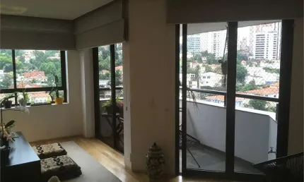 Cobertura a venda com 320 metros uteis, 03 suites, 04 vagas em Pacaembu/São Paulo