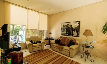 Casa totalmente reformada no pacaembu com 4 suites piscina 6 vagas