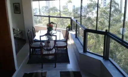 Apartamento à venda de 241 m² no Morumbi com 4 quartos 2 suites e 4 vagas.