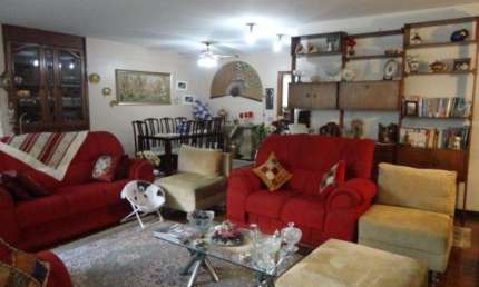 Apartamento com 250 m² na Alameda Santos, 3 dormitórios e uma vaga.
