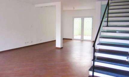 Casa reformada à venda em Moema com 188m² -4 Quartos/2 Suítes/4 Vagas - Prox. Estação Eucaliptos.