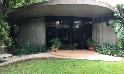 Casa,Alto de Pinheiro. 1.800 m² Projeto assinado por Oscar Niemeyer
