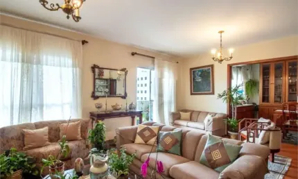 Apartamento de 180 m² no Campo Belo, 4 dormitórios, sendo 1 suíte com varanda em rua arborizada!