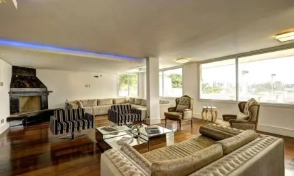 Casa à venda de 1200 m² no Morumbi com 7 quartos, 5 suites e 10 vagas.