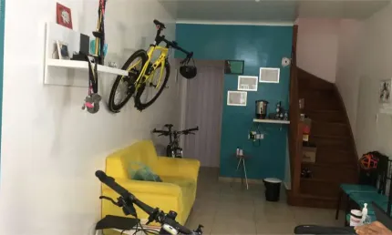 Sobrado em rua tranquila 2 dormitórios 2 vagas. ótima oportunidade de investimento.