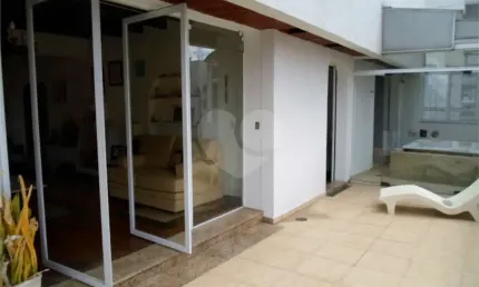 Cobertura Penthouse em Moema 200m2 - 2 vagas Reformada.