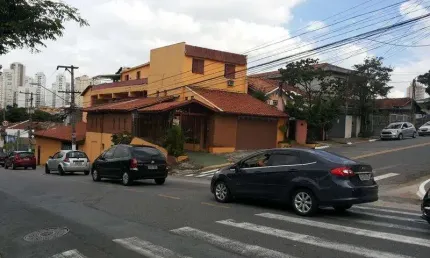 Prédio à venda na Rua Santo Irineu, --, Saúde, São Paulo