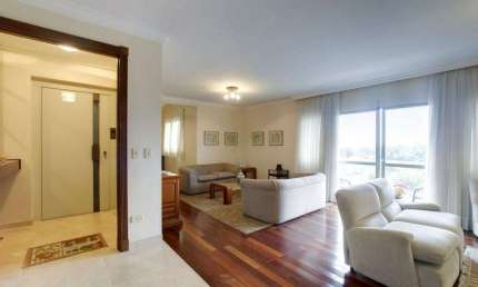 Excelente apartamento com 210m² de área útil com um preço jamais visto!
