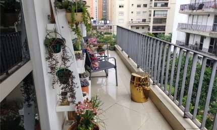 Belissímo Apartamento em Moema para Venda ou Locação