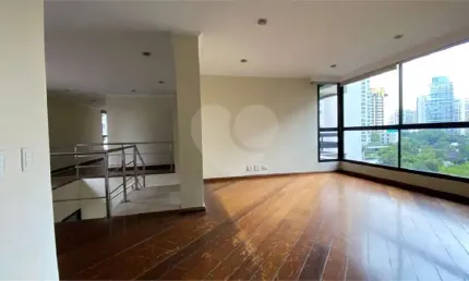 Deslumbrante duplex de altíssimo padrão com 480m² na localização mais exclusiva de Moema Pássaros