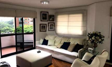 Apartamento à Venda em Moema Pássaros - 200m² 2 Suítes 4 Dormitórios 5 Vagas 1 por Andar
