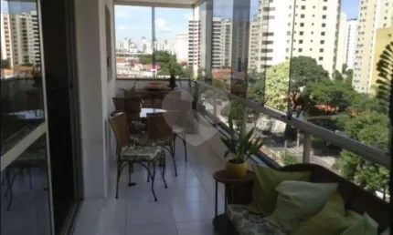 Excelente apartamento, 1 por andar, localizado na melhor região entre os bairros de moema.