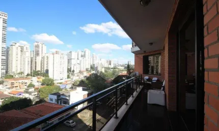 PARA RECEBER OS AMIGOS COM MUITO ESPAÇO: APARTAMENTO EM PERDIZES COM LINDA VISTA PARA PACAEMBU.