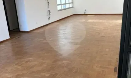 Amplo apartamento. localização privilegiada nos jardins em andar alto com vista, claro e ensolarado. venha conhecer.
