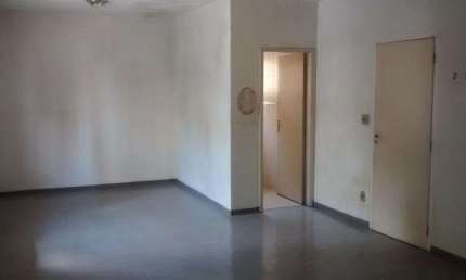 Casa à venda de 531 m² na Vila Mariana com 8 quartos sendo 1 suíte e 3 vagas.