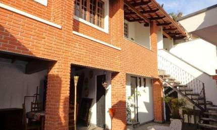Jardim das Bandeiras - Um bairro privilegiado , casa com 440 metros de terreno .